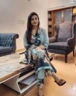পাকিস্তানি ইনস্পায়ার্ড ক্যাটালগ আনস্টিচ ড্রেস - Image 2